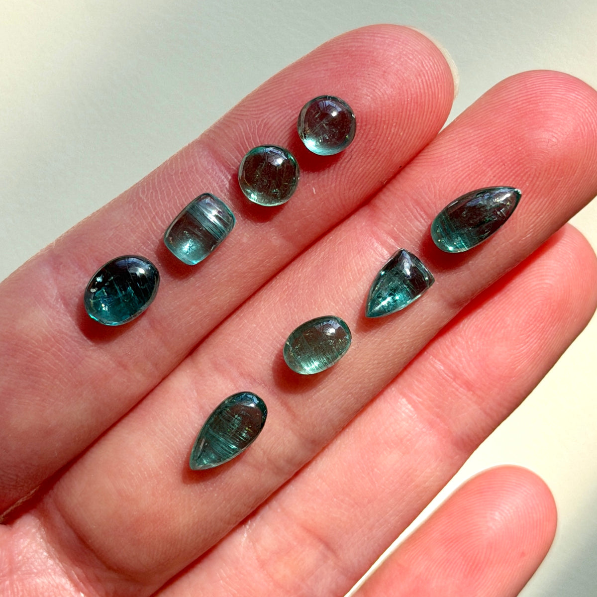 8pcs (Juicy) Emerald & Mint Kyanite Cabochons Smooth - 6-10mm (FULL LOT) (W14)