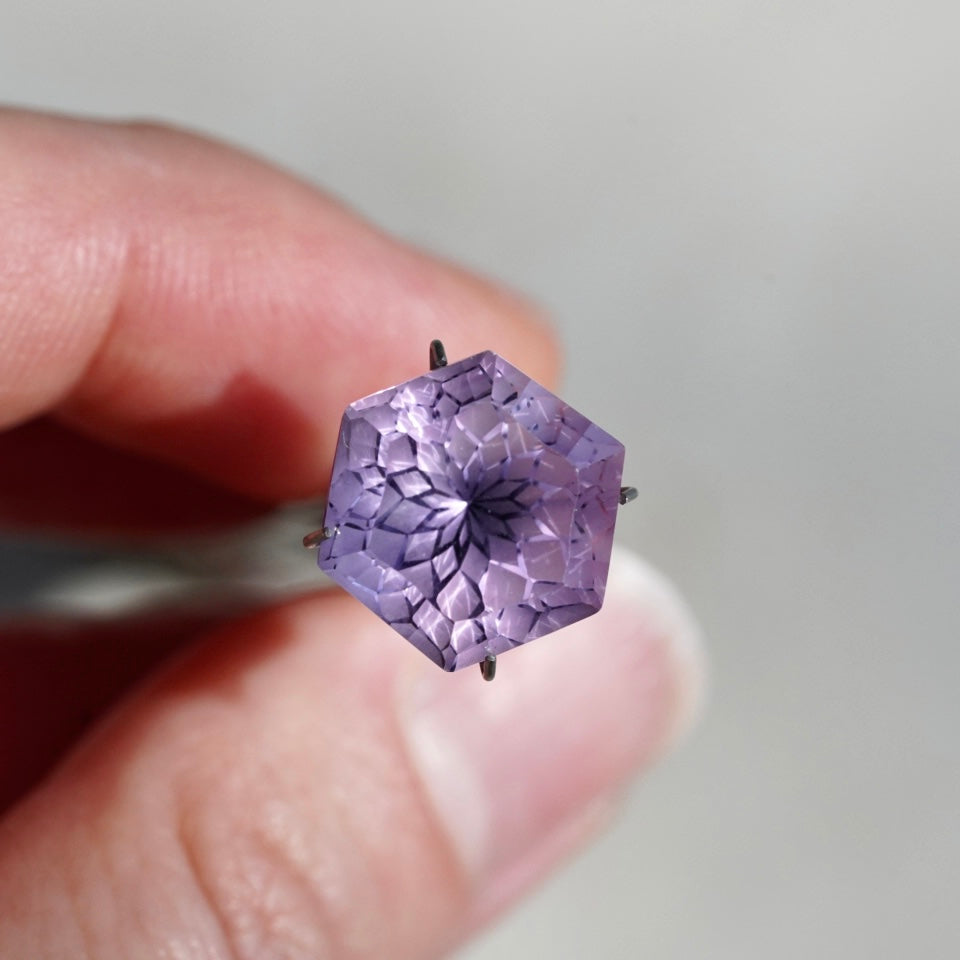 Fantasy cut 'Flower' Amethyst - Hexagonal Faceted Gemstone (Pavilion Back) - 13.5 x 13.5 mm (C-W6)