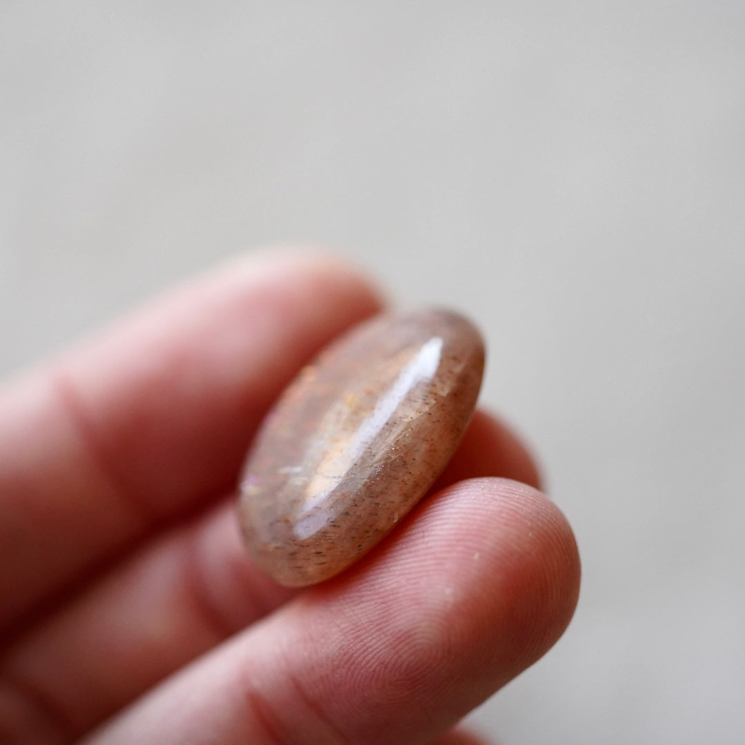 Rainbow 'Meteor Shower' Sunstone Oval Cabochon - 25 x 19mm (D-W2)