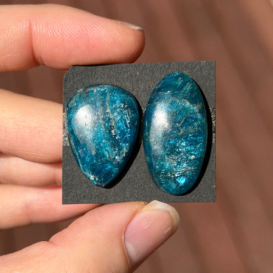 23-27mm Neon Blue Apatite (Chatoyant) Cabochon Smooth - Choose your Stone (W5)