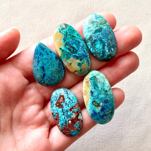 27-34mm Shattuckite (with Azurite, Cuprite & Dioptase) Cabochon Smooth - Choose your Stone (W17)