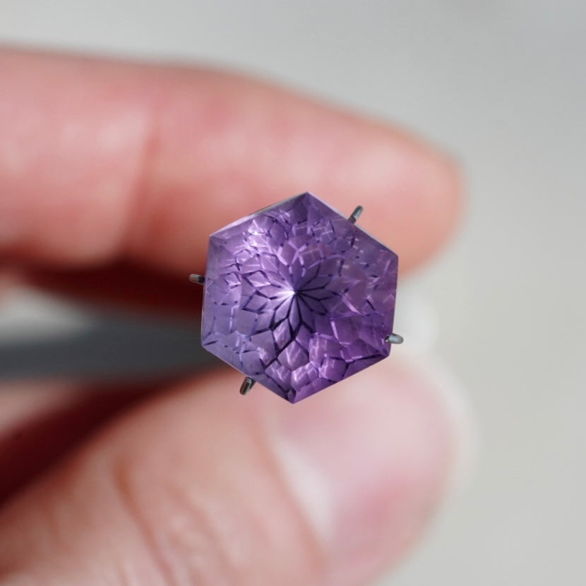 Fantasy cut 'Flower' Amethyst - Hexagonal Faceted Gemstone (Pavilion Back) - 13.5 x 13.5 mm (A-W6-EY)