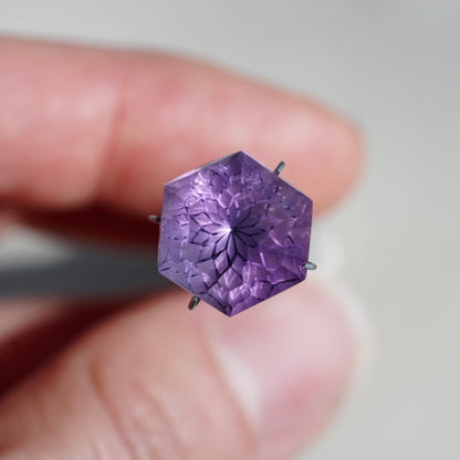 Fantasy cut 'Flower' Amethyst - Hexagonal Faceted Gemstone (Pavilion Back) - 13.5 x 13.5 mm (A-W6-EY)