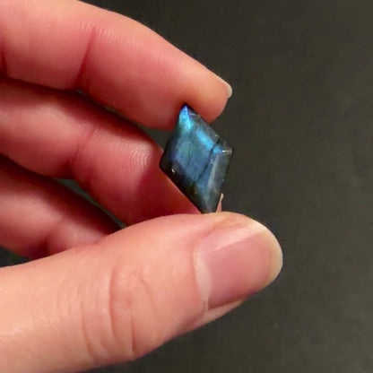 Blue Labradorite Faceted Diamond (Pavilion Back) - 20.5x12.5mm (W11)